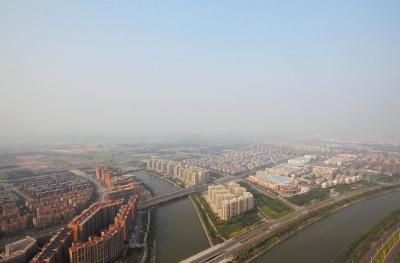 雾霾下的郑州“三重天”